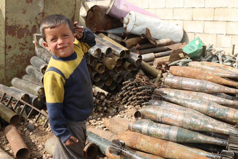 Suriye'de hayatını savaş hurdalarından kazanan insanlar 3