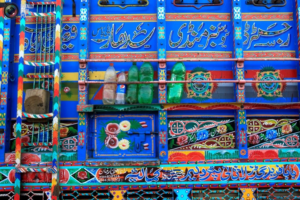 Pakistan'da kamyon süsleme sanatı 17