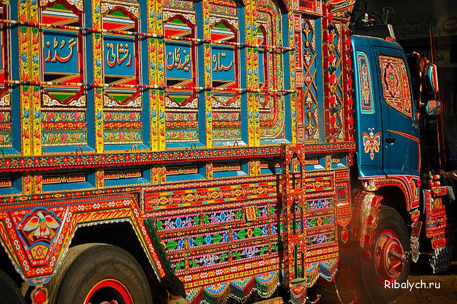 Pakistan'da kamyon süsleme sanatı 19