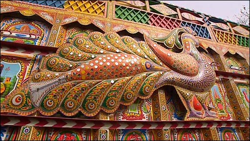 Pakistan'da kamyon süsleme sanatı 20