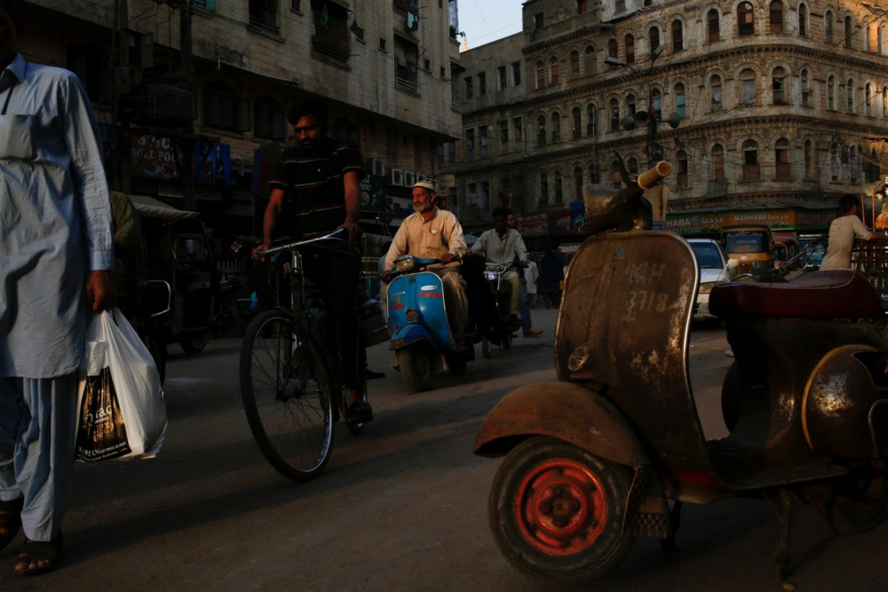 Pakistan BMW'si: Vespa scooterlar 5