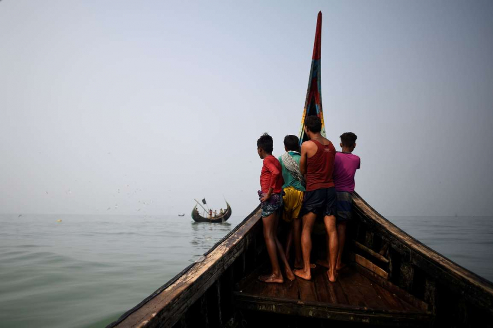 Rohingyalıların tehlikeli sularda hayatta kalma mücadelesi 1