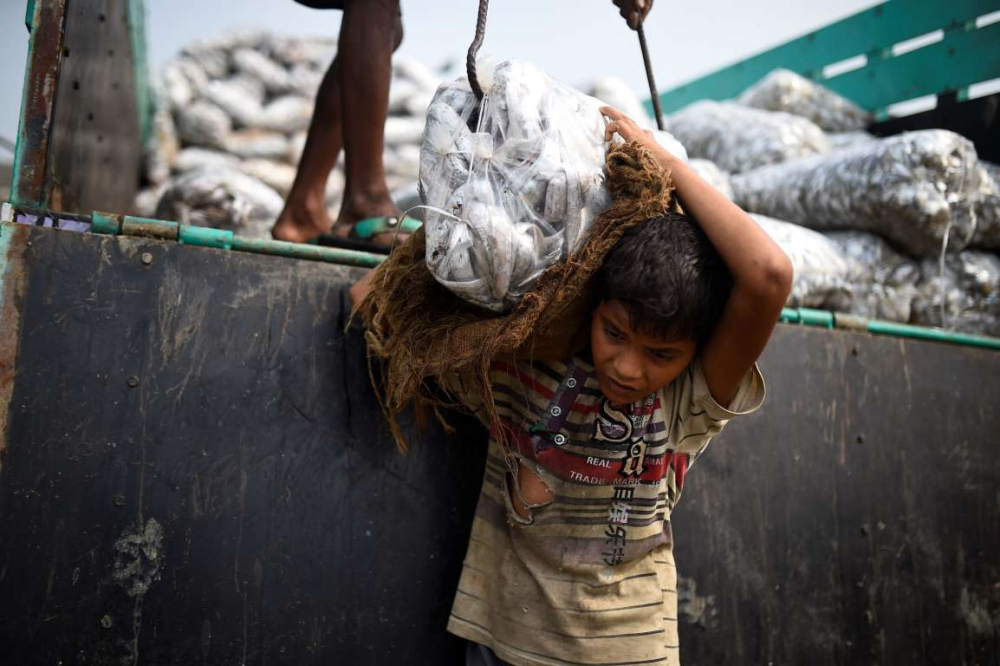 Rohingyalıların tehlikeli sularda hayatta kalma mücadelesi 4