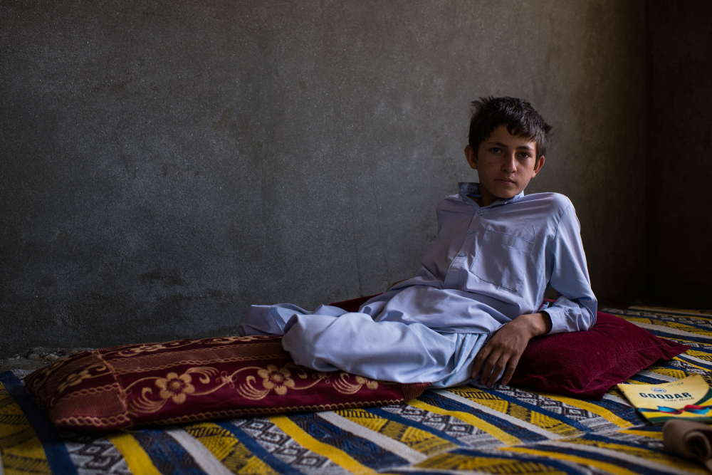 7 Afgan çocuk patlama sonrası tekrar yürümeyi öğreniyor 1