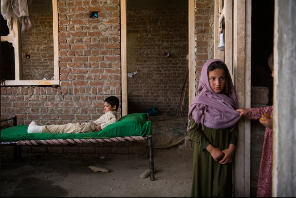 7 Afgan çocuk patlama sonrası tekrar yürümeyi öğreniyor 11