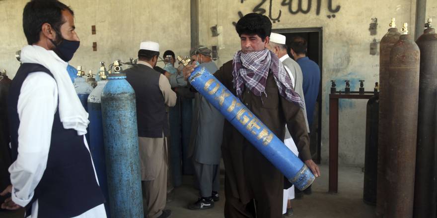 Afgan halkı koronavirüsle mücadele ediyor