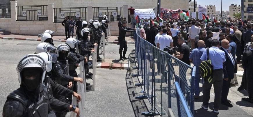 Filistinliler Mahmud Abbas'ın istifası için sokaklara döküldü