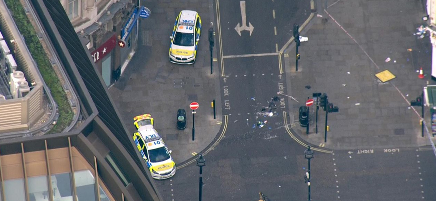 Londra'da bıçaklı saldırı: İki polis yaralandı