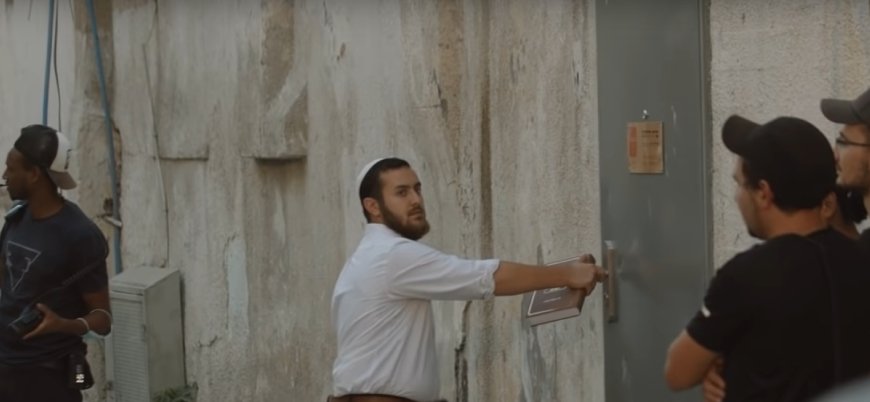 Yahudi yerleşimciler Filistinlilerin topraklarını ele geçirmek için 'şikayet' taktiğini kullanıyor