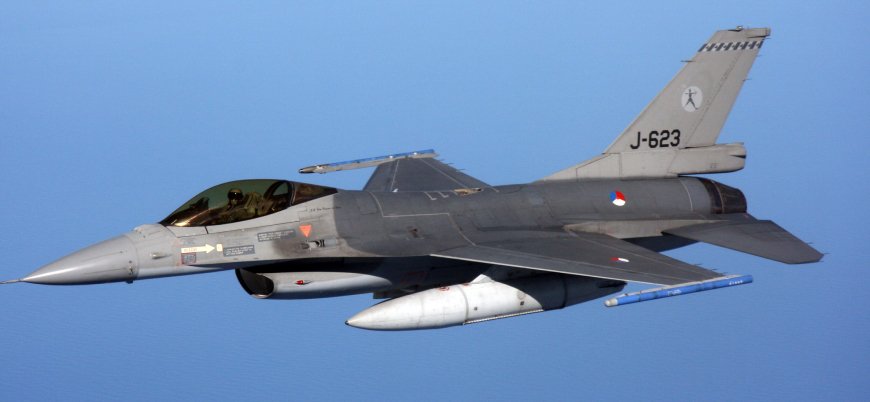 "Hollanda Rusya'ya karşı Ukrayna'ya F-16 gönderebilir"
