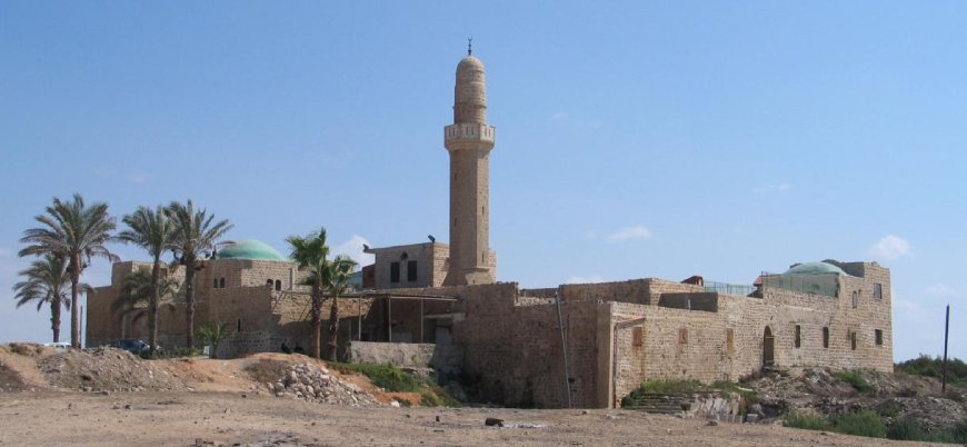 İsrail işgali altındaki bölgede tarihi camiye saldırı düzenlendi