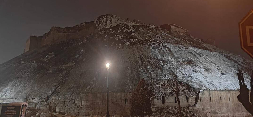 Tarihi Gaziantep Kalesi depremde ağır hasar gördü