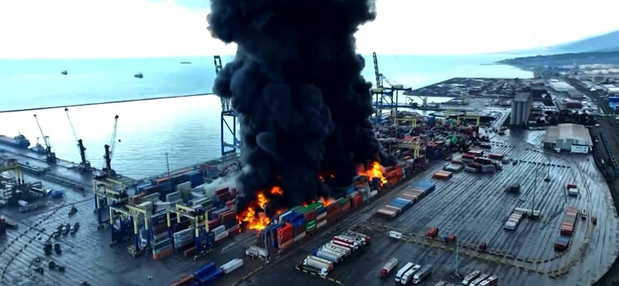 Depremin ardından İskenderun Limanı'nda yangın sürüyor