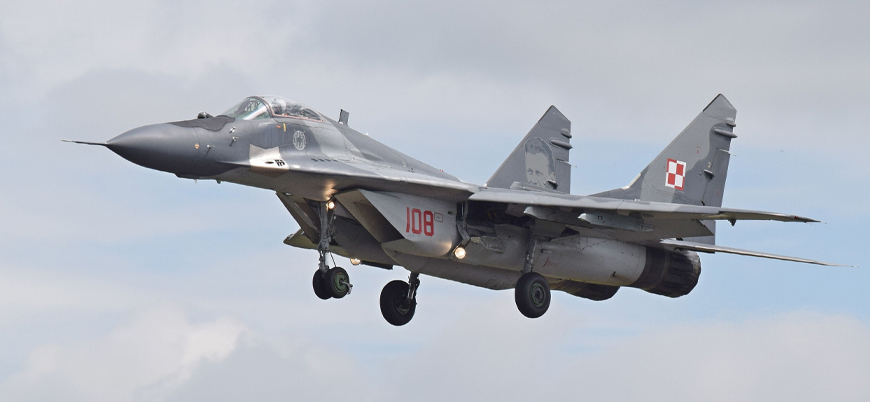 Polonya Ukrayna'ya savaş uçaklarını teslim etti