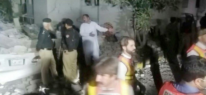 Pakistan'daki bir karakolda meydana gelen patlamada 12 polis öldü