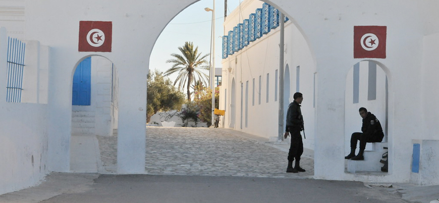 Tunus'ta bir polis sinagogdaki Yahudilere saldırdı: 4 ölü
