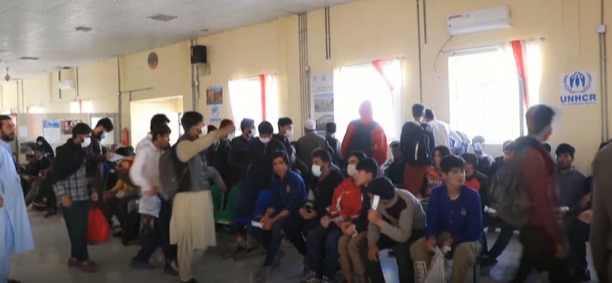 İran 4 ayda 90 bin Afgan sığınmacıyı sınır dışı etti