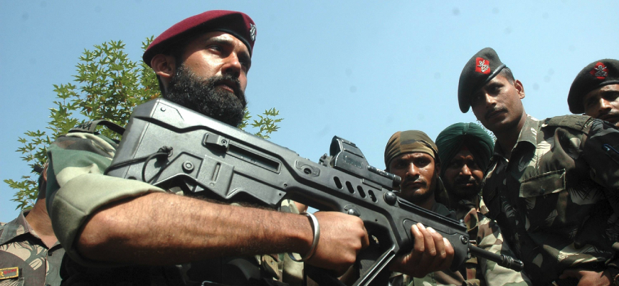 Keşmir'de 3 Hindistan askeri öldürüldü