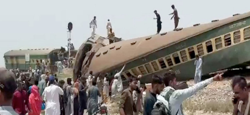 Pakistan'daki tren kazasında en az 30 ölü