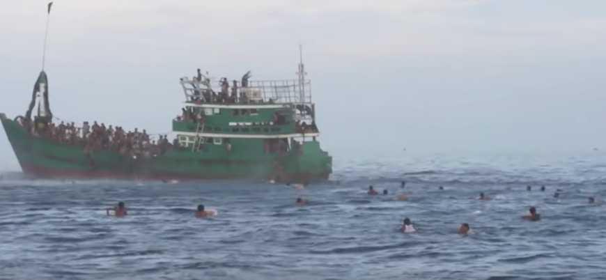Soykırımdan kaçan Arakanlı Müslümanları taşıyan tekne battı: En az 23 kişi can verdi