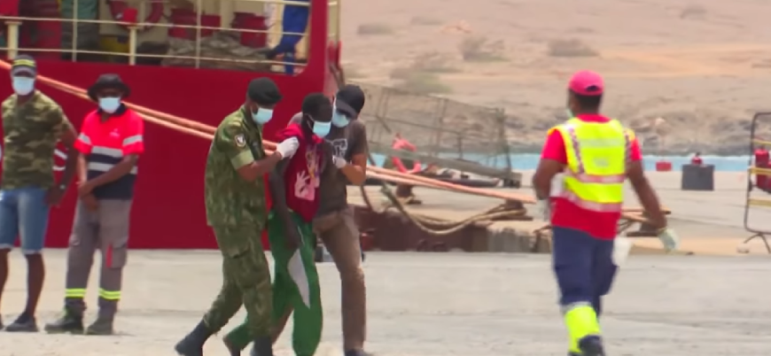 Batı Afrika açıklarında batan teknede 60 göçmen can verdi