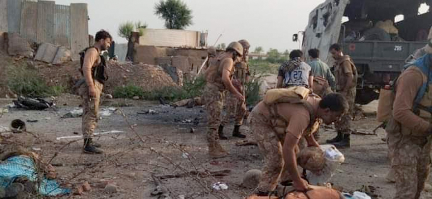 Pakistan'daki bombalı saldırıda 9 asker öldü