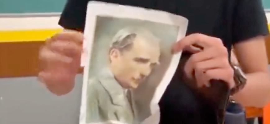 Mustafa Kemal'in fotoğrafına 'uygunsuz hareketler yapan' çocuk gözaltına alındı