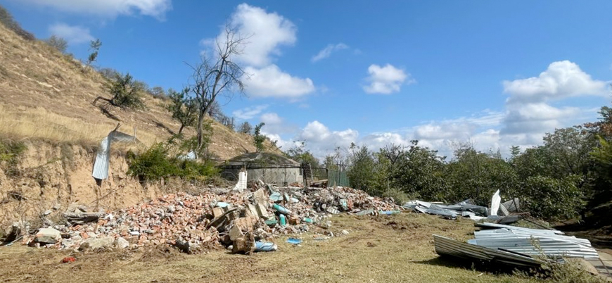Hindistan Keşmir'de medrese yıktı