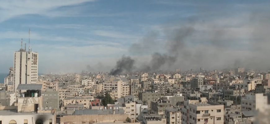 İsrail Gazze'de Şifa Hastanesi'ne saldırıyor
