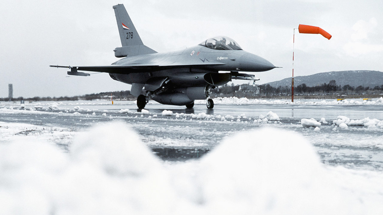 Norveç Ukraynalı pilotların eğitimi için Danimarka'ya 2 adet F-16 gönderdi