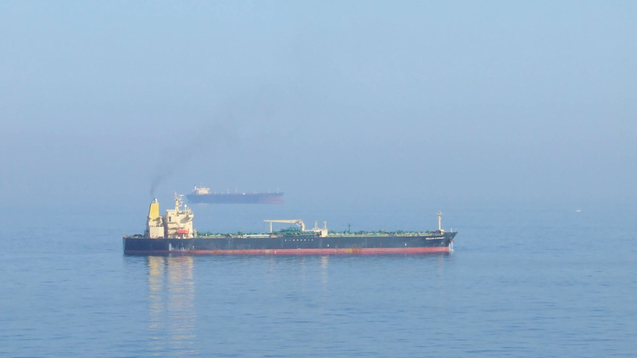 İran Umman Körfezi'nde bir tankere el koydu