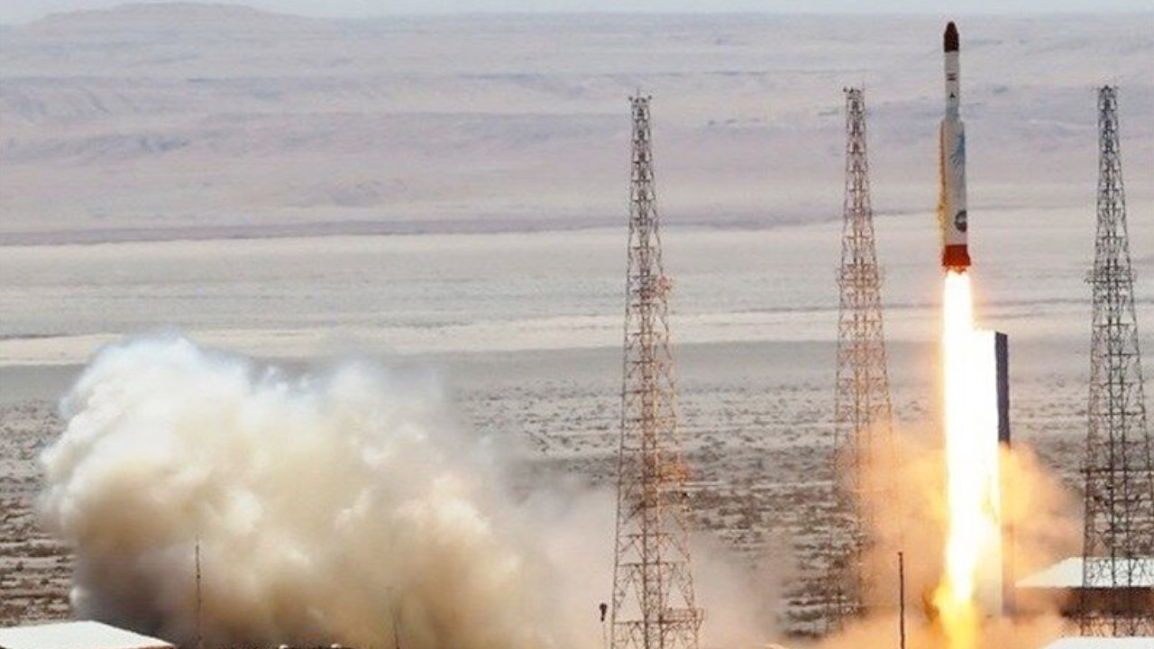 İran 'Süreyya' uydusunu uzaya fırlattı