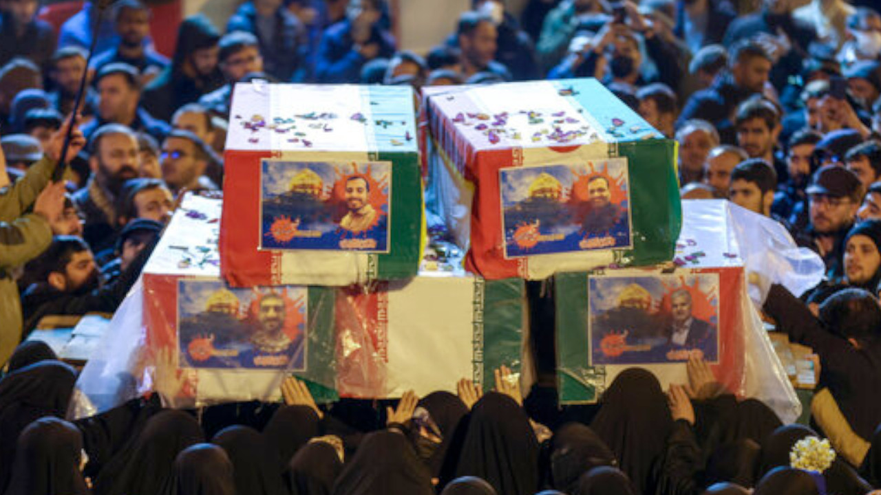 İran'da 'içeriden saldırı': 5 asker öldü