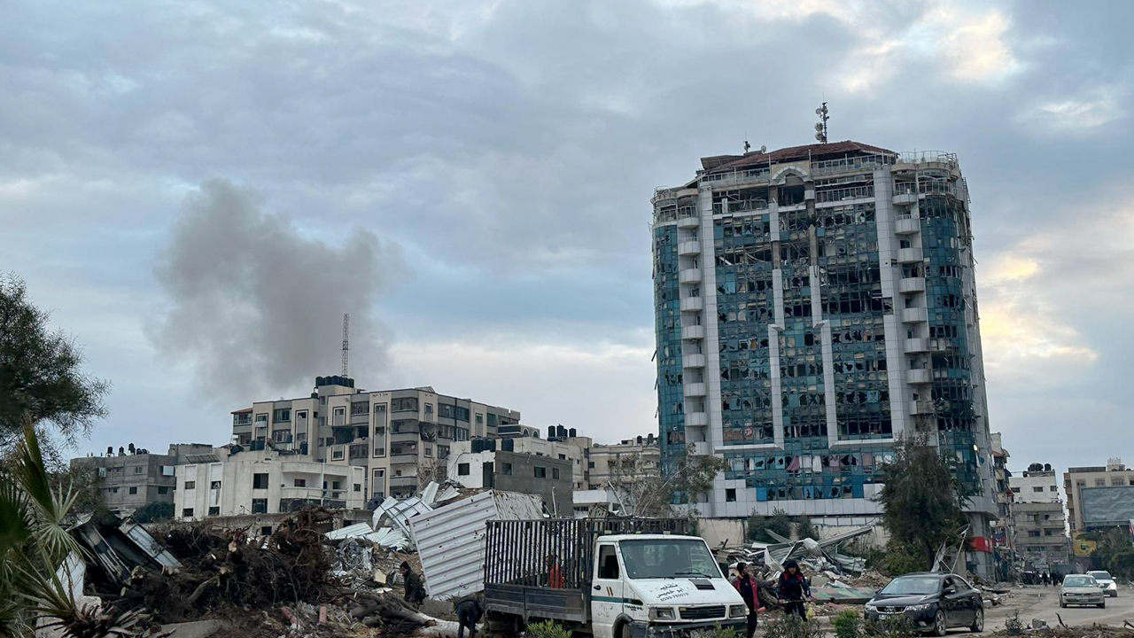 İsrail Gazze'nin kuzeyinde bir evi bombaladı, 20 sivili katletti