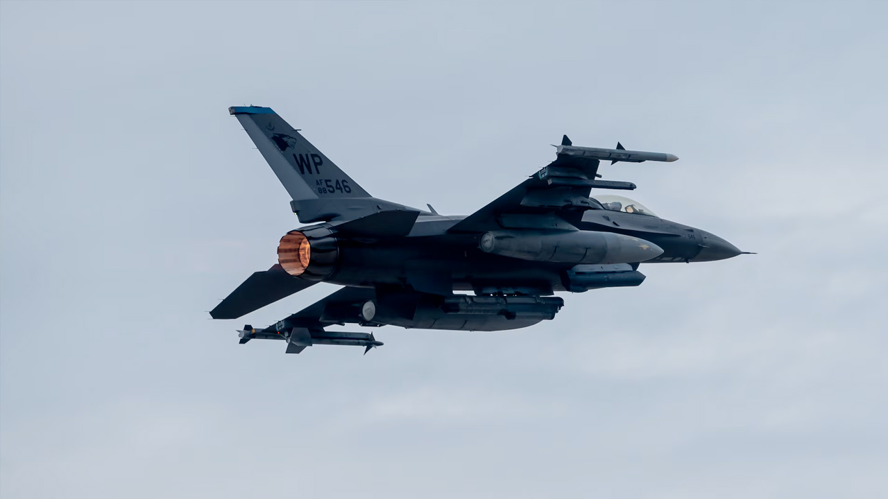 Güney Kore'de ABD F-16'sı düştü
