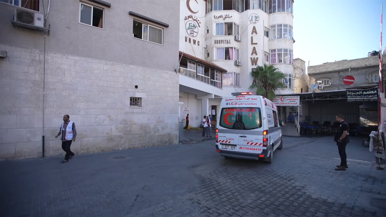 İsrail Gazze'de hastaneleri vurmayı sürdürüyor