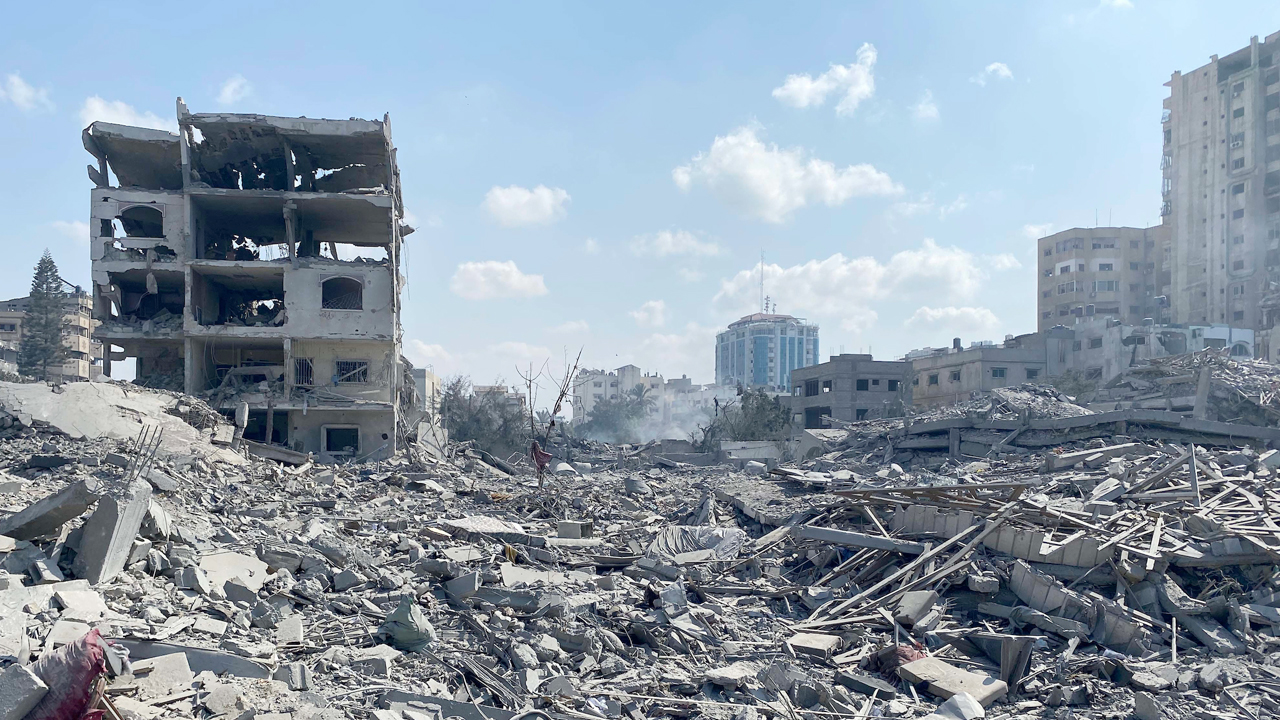 İsrail Gazze'deki doktorları yarım tonluk bombalarla vurdu