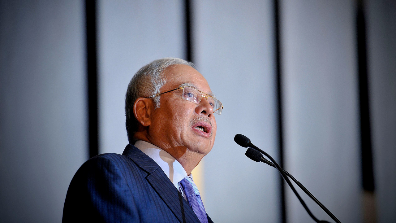 Eski Malezya Başbakanı Necip Rezak'ın cezası yarıya indirildi