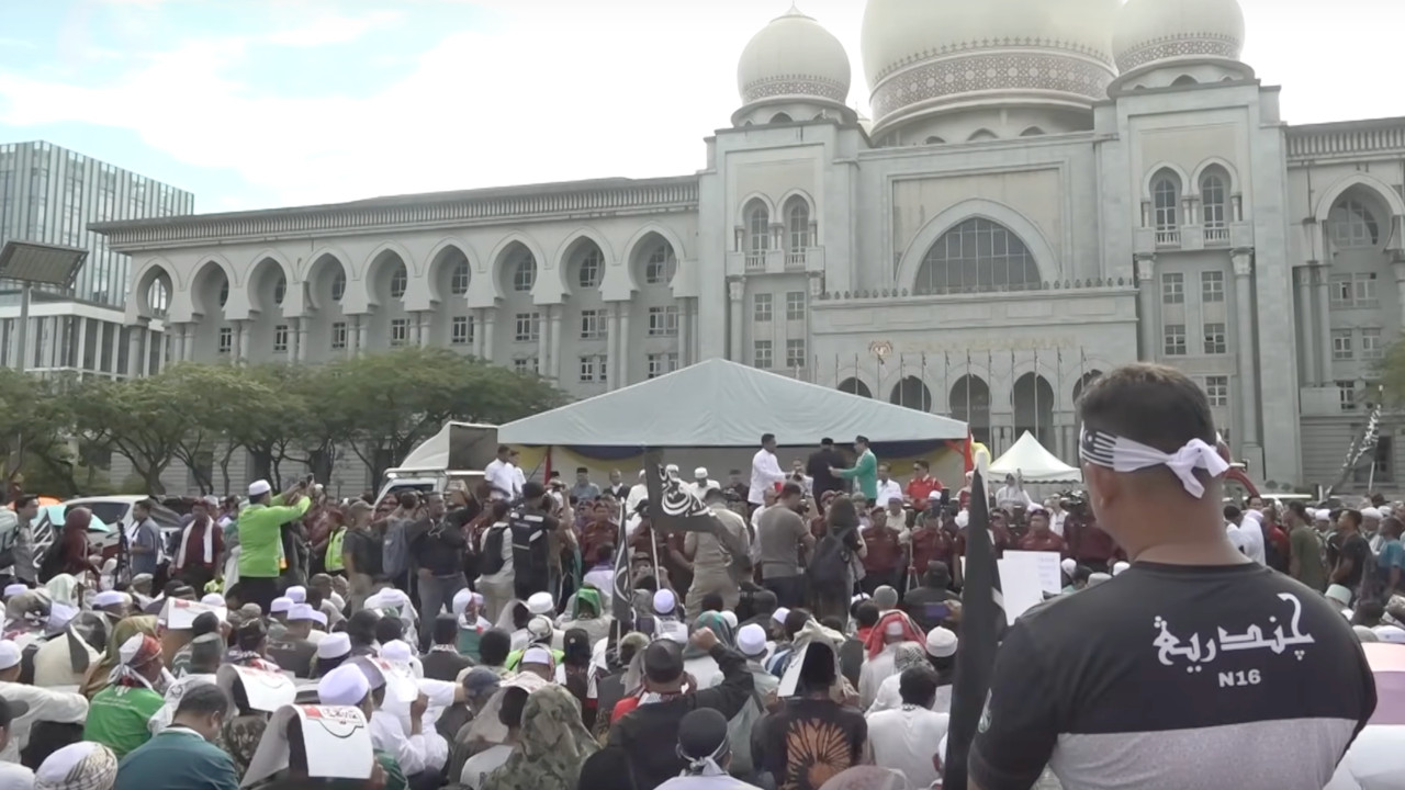 Malezya'da bazı İslam kanunları 'anayasaya aykırı' bulundu