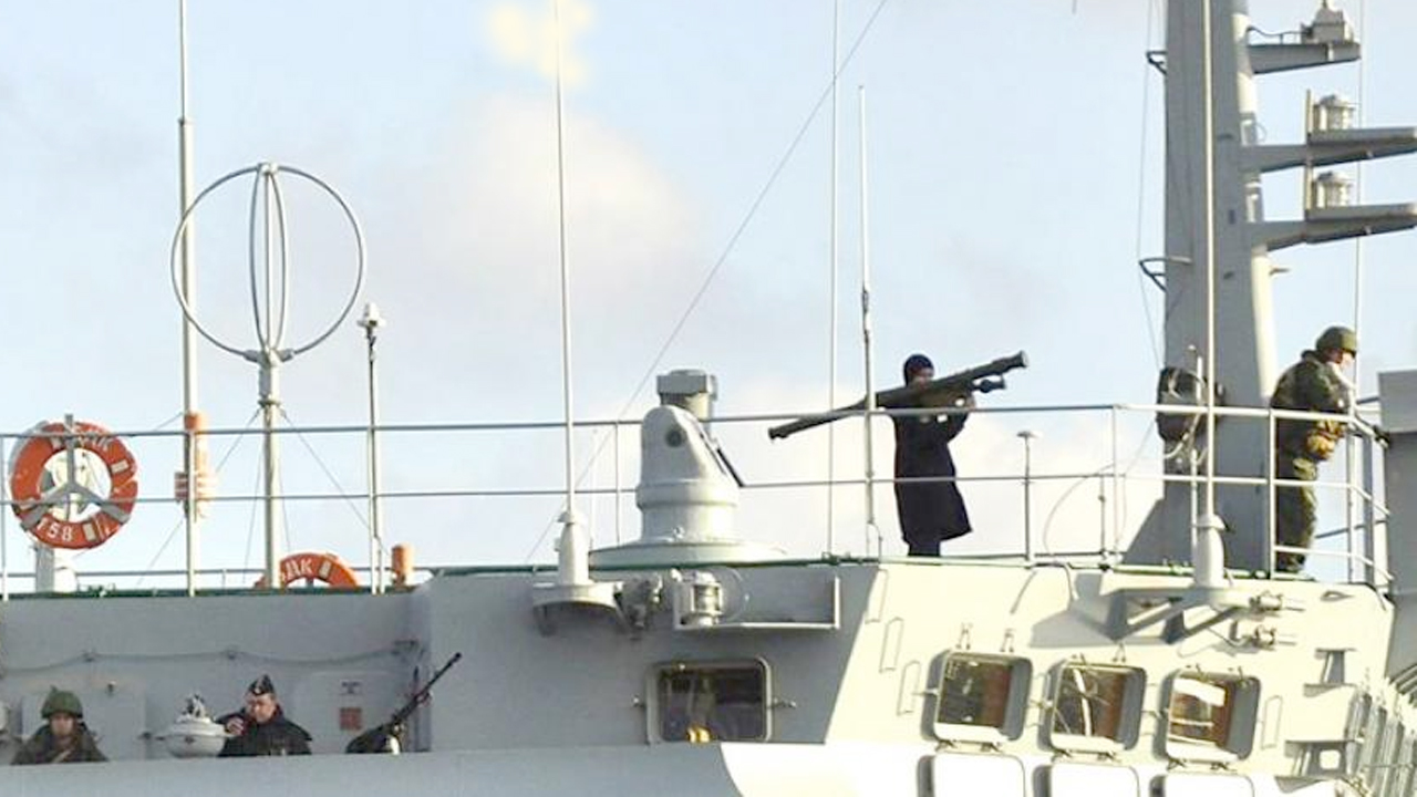 İstanbul Boğazı'ndan füzeyle geçen Rus gemisi Ukrayna'da batırıldı