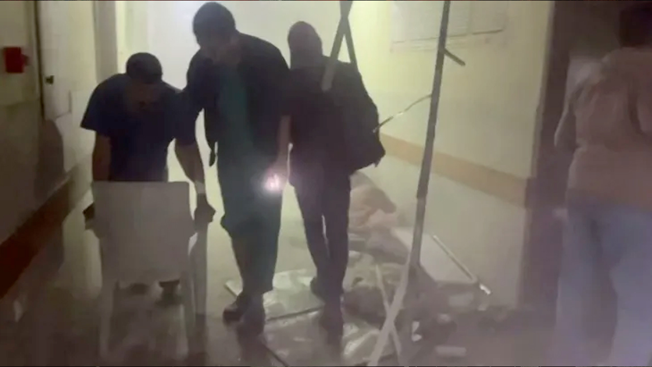 Gazze'de İsrail'in baskın düzenlediği hastanenin müdürü: Çaresiz durumdayız