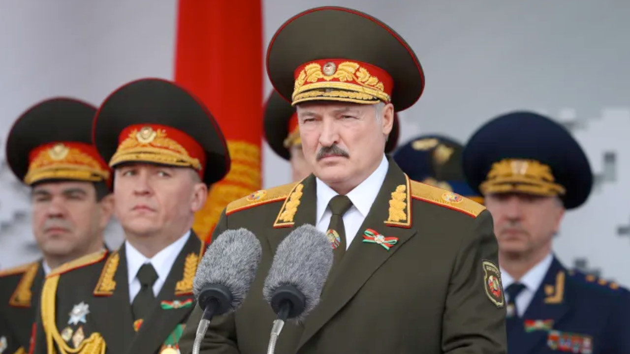 Lukaşenko yeniden aday olacağını açıkladı