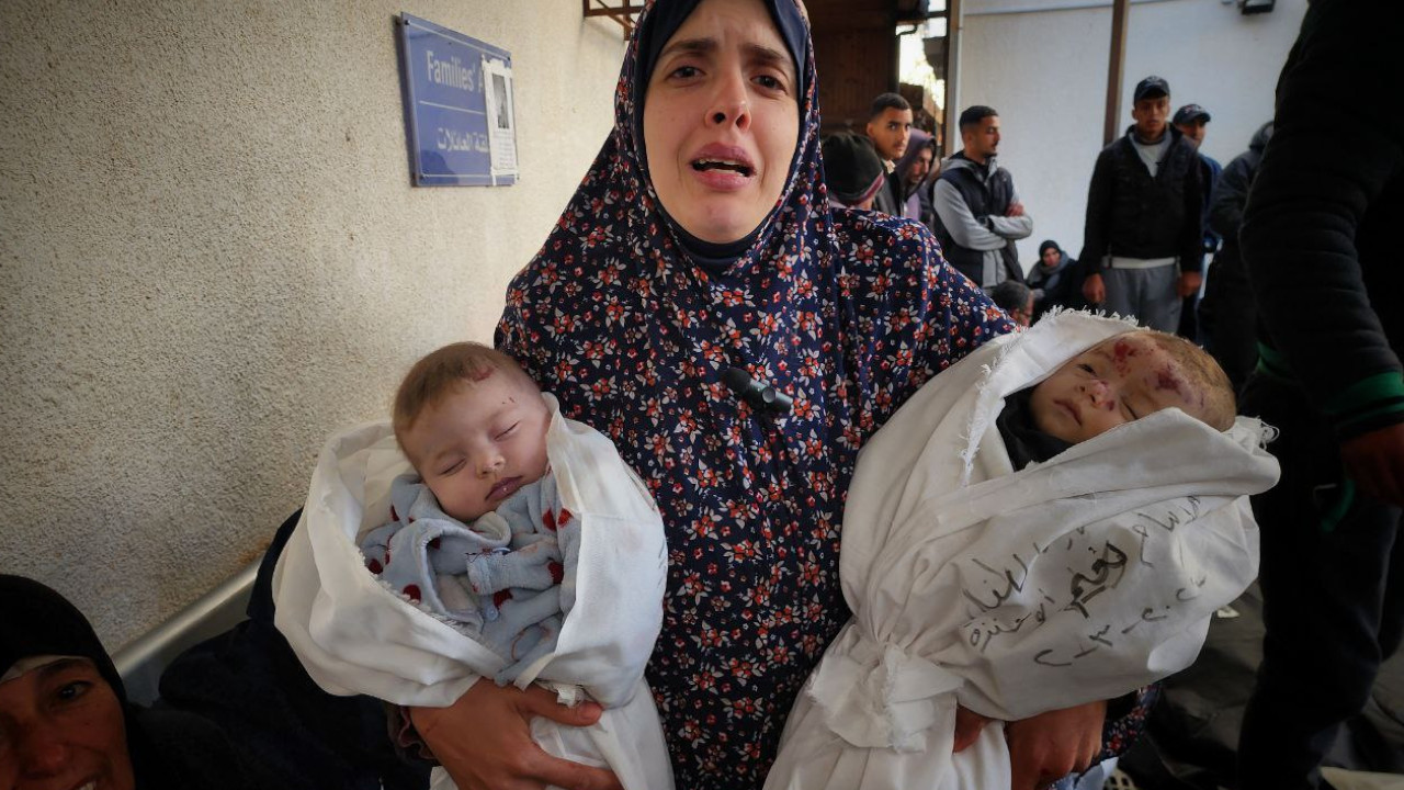 Gazze savaşı sırasında doğan ve ölen ikizler Refah'ta toprağa verildi