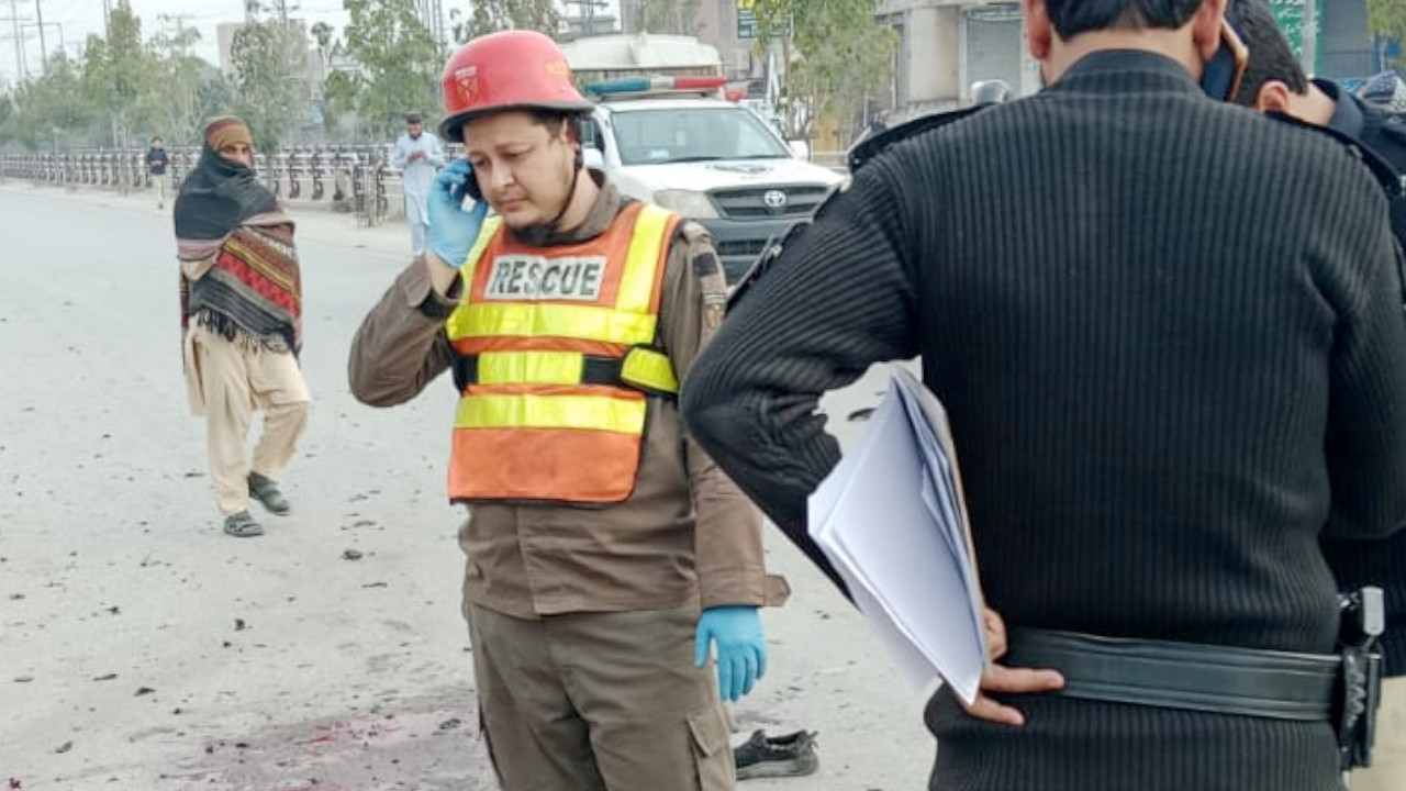 Pakistan'ın Peşaver kentinde bombalı saldırı