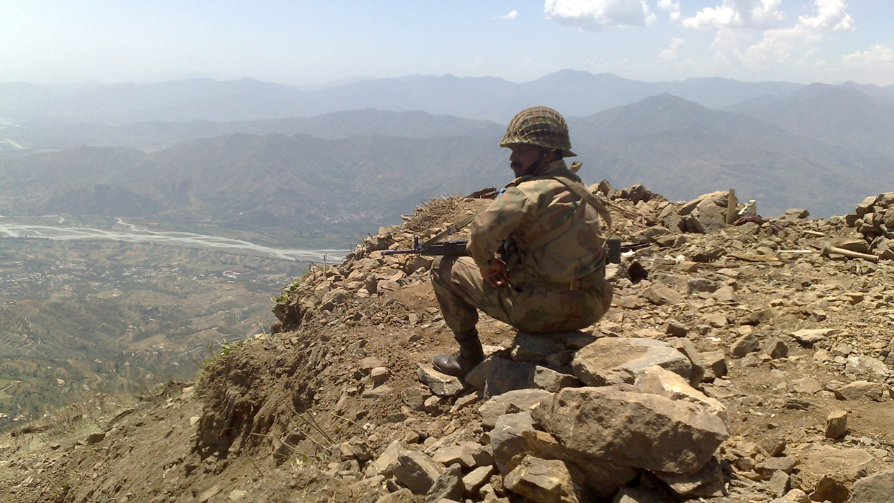 Pakistan'da karakola saldırı: 7 asker öldü