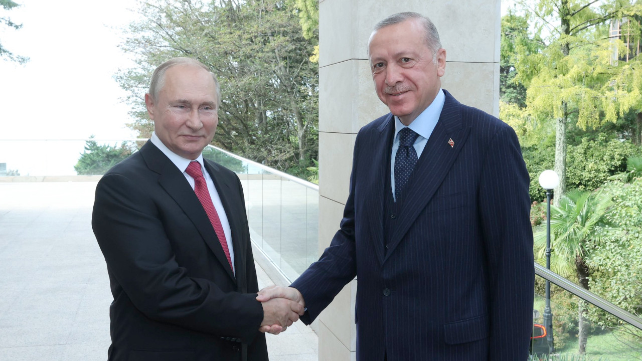 Erdoğan Putin'i tebrik etti, arabuluculuk teklifini yineledi