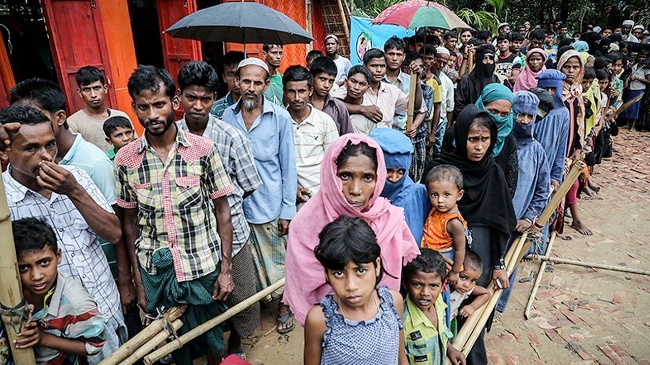 Myanmar ordusu bir dönem etnik temizlik uyguladığı Arakanlı Müslümanlardan yardım istiyor