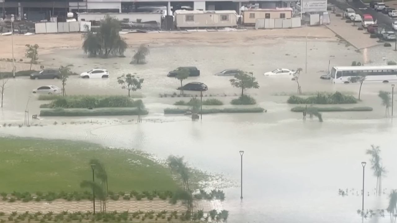 Dubai sular altında kaldı