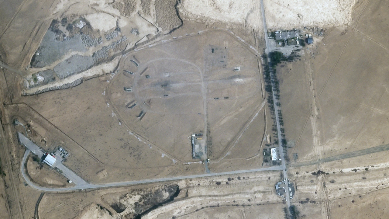 Uydu görüntüleri İsrail'in İran'ın radar sistemini vurduğunu gösteriyor