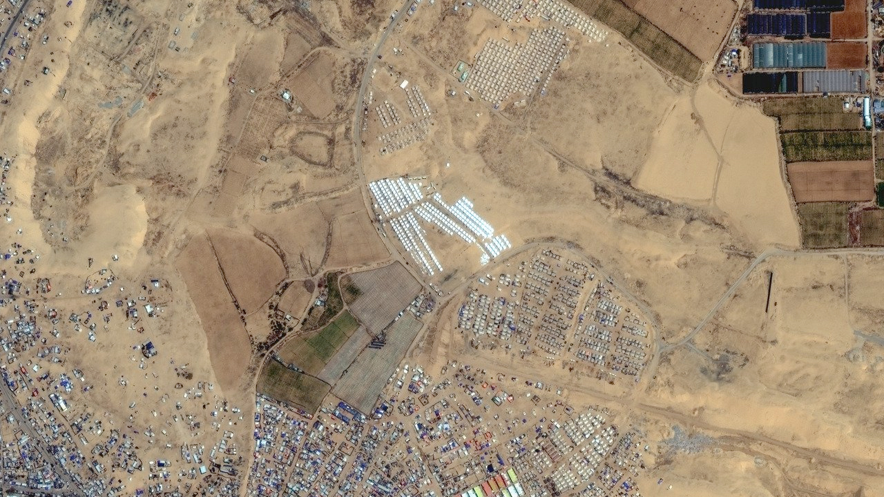 İsrail'in Refah saldırısı öncesinde Filistinlilerin tehciri için çadır kentler hazırlandı